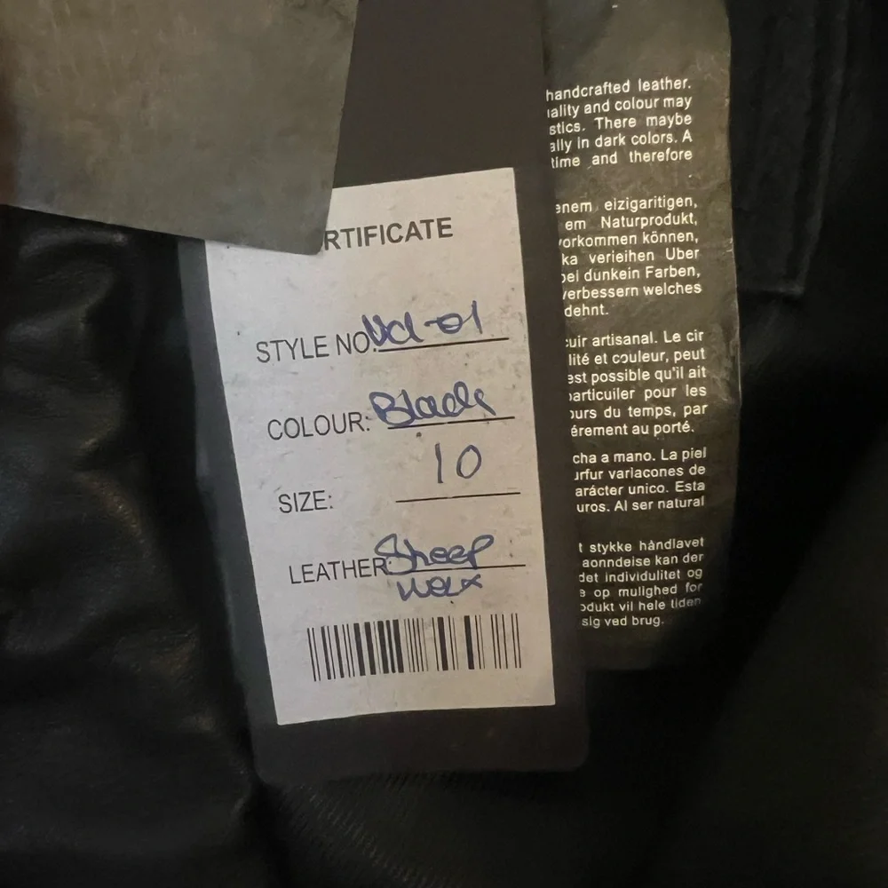 Cropped Black Leather Jacket - Picture 5 of 5